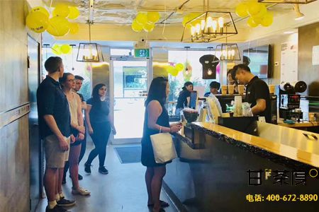 开品牌奶茶加盟连锁店赚钱吗